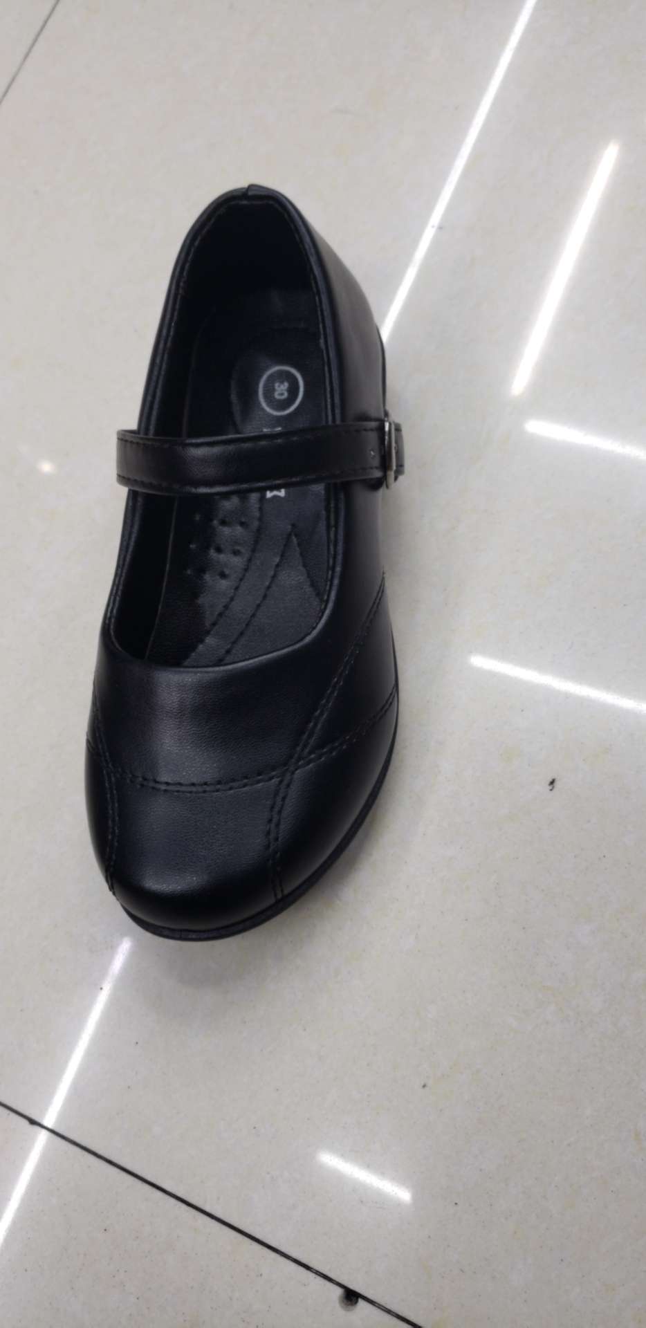 Black soled injection-molded female student leather shoes. Item Picture