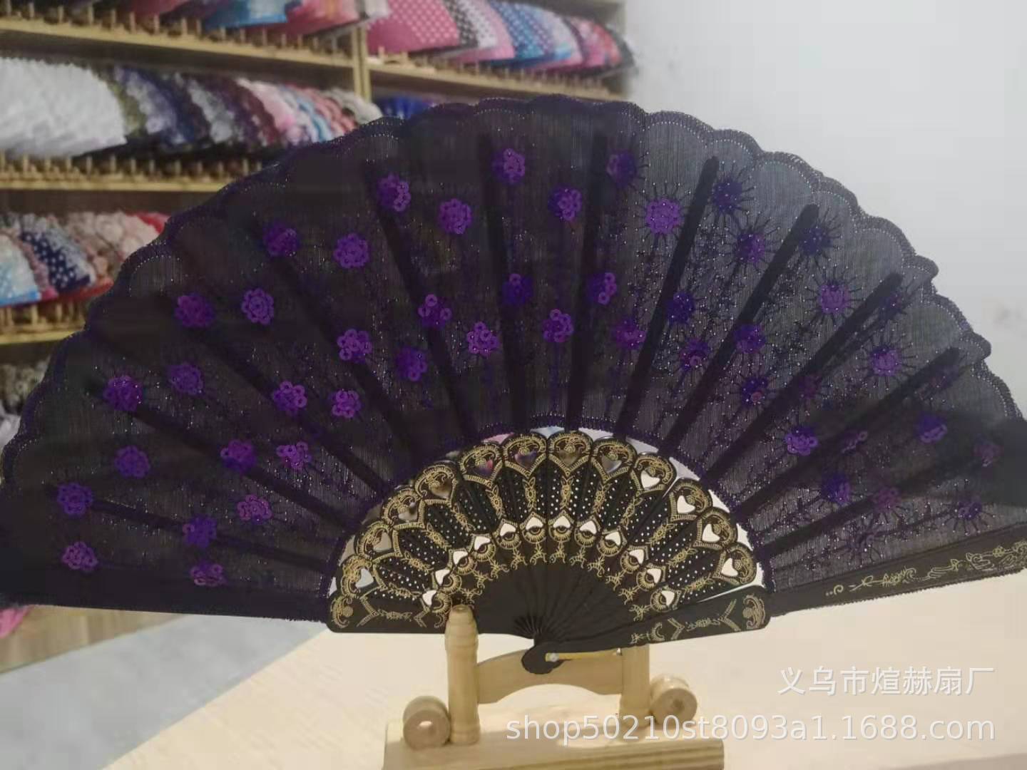 黑杆绣花亮片扇细节图