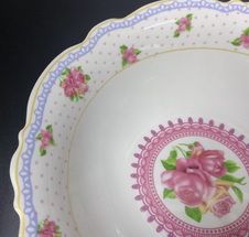 9 Inch Ceramic Bone China Plate Flat Edge Soup Monsoon Series Full Of Flowers Application Scenario