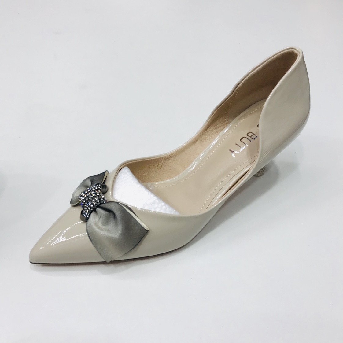Victory Shoes French patent leather Bow Hollow high-heeled single shoes Application Scenario