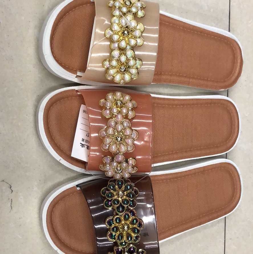 Flowered women's fashion slippers