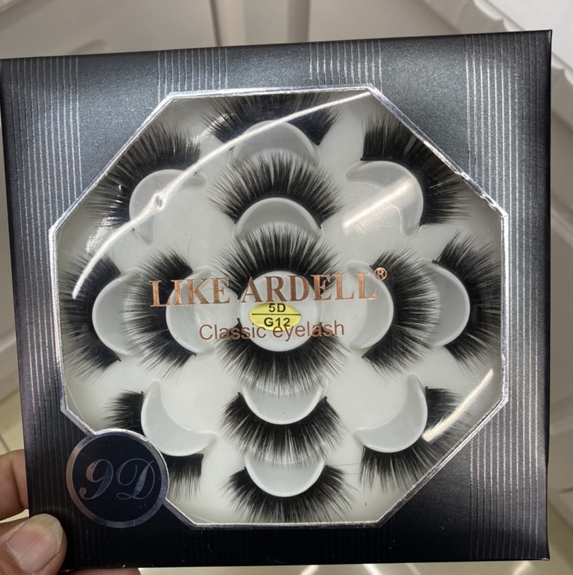 20 natural eyelashes, realistic curling, false eyelashes, each distinct and thick