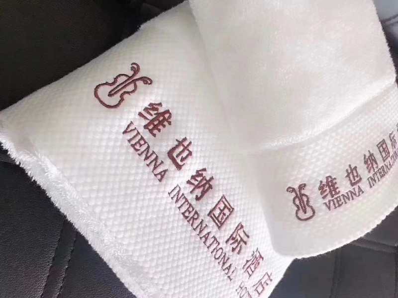 Customized white towels and bath towels for five-star hotels and guesthouses are given away for wholesale undefined