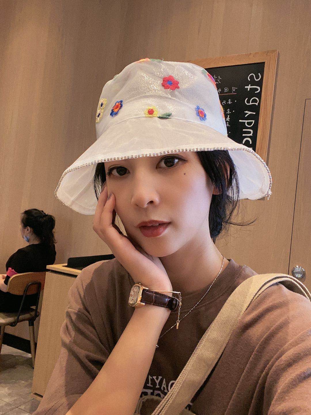 彩色小花白色