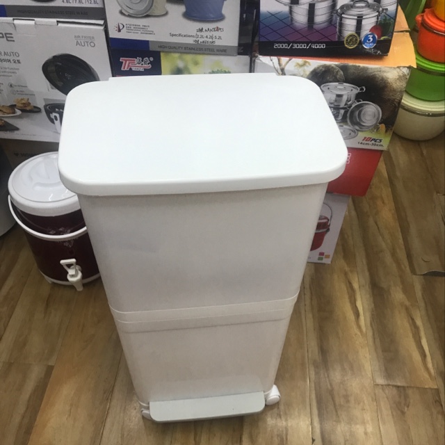 垃圾桶产品图