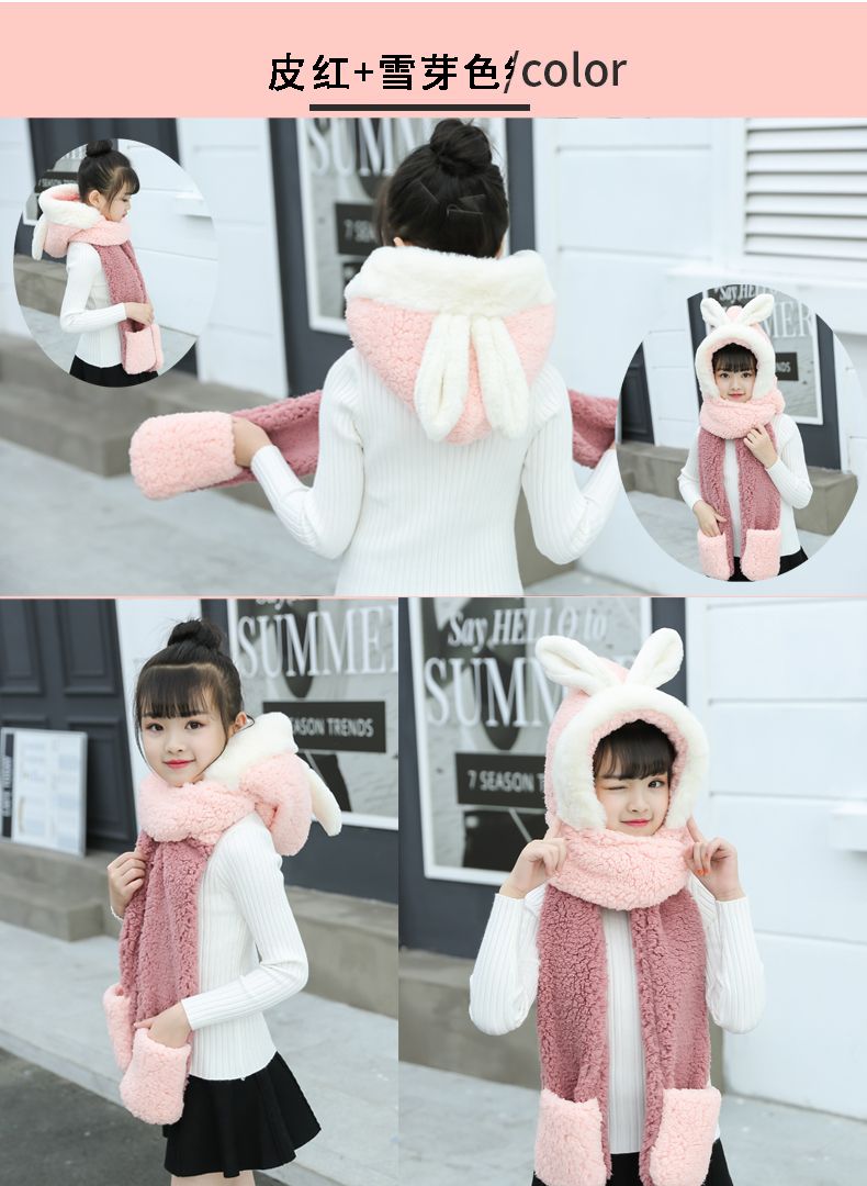 This autumn and winter hat is versatile, cute and warm. It's a double-layered thickened winter hat, scarf and glove, a three-in-one hat, and a Lei Feng hat detail image 6