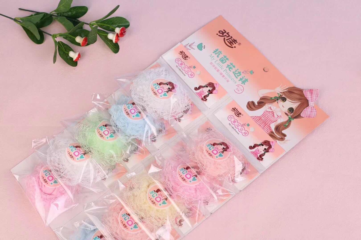 Item No. 8003:10 pairs of lace socks