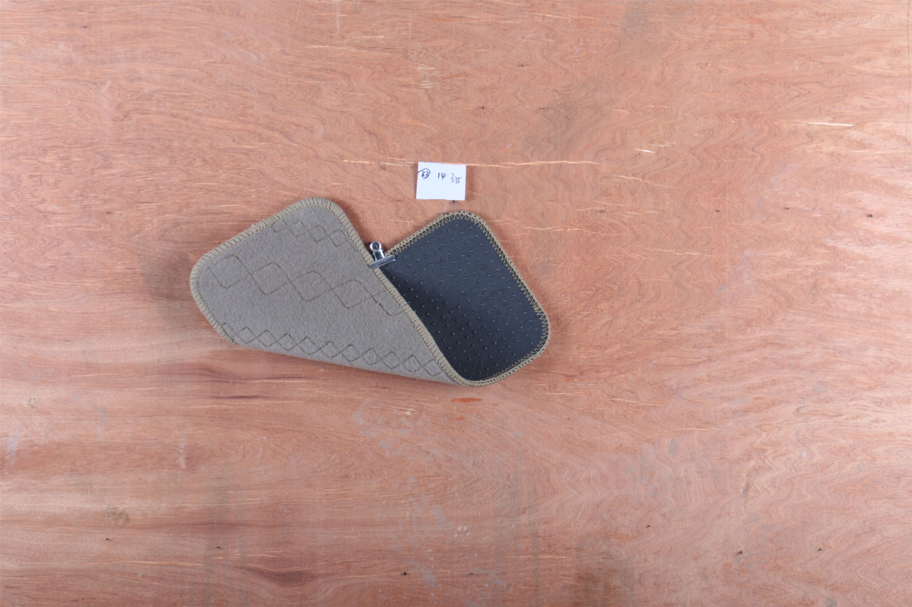 General Motors floor MATS are durable and easy to clean. Grayish-brown 5-piece model 33, available all year round. Factory direct sales Specification image
