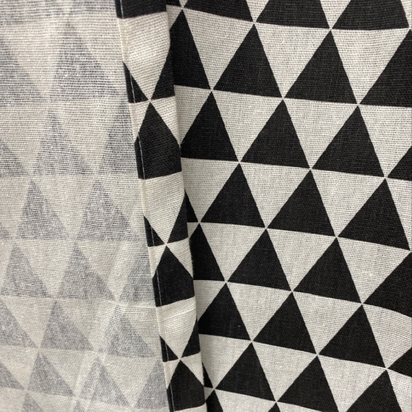 欧洲风格几何系列黑白三角印花棉麻制定落地窗帘产品图