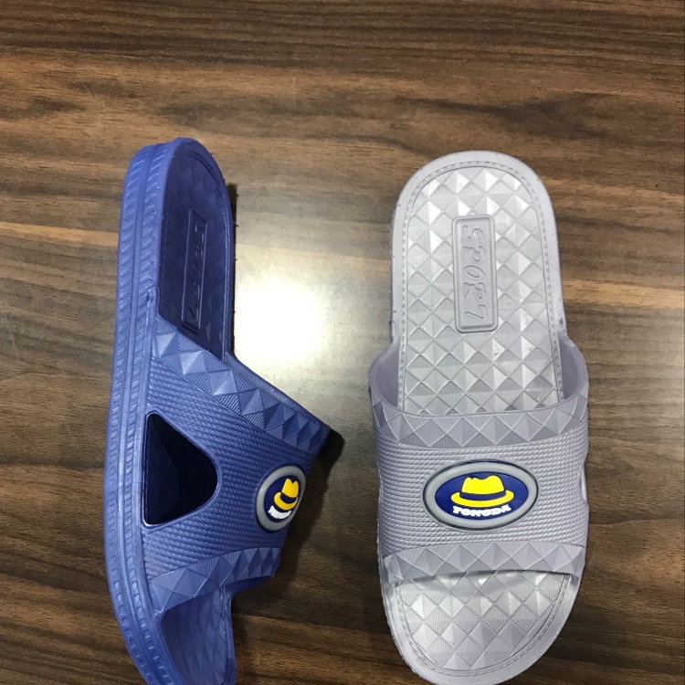 Men's slippers and hats details Picture