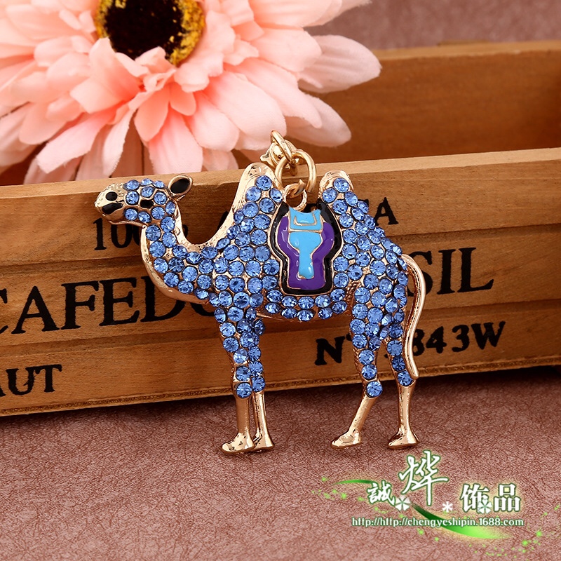 Zinc alloy camel keychain with diamonds details Picture