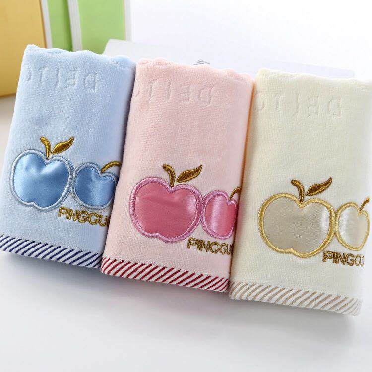 Colorful star-cut apple towel