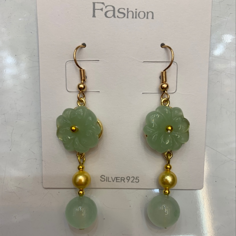 Ancient-style glass chalcedony earrings, women's earrings, hollow design, fashionable accessories, retro crystal zircon earrings, elegant and refined style details Picture