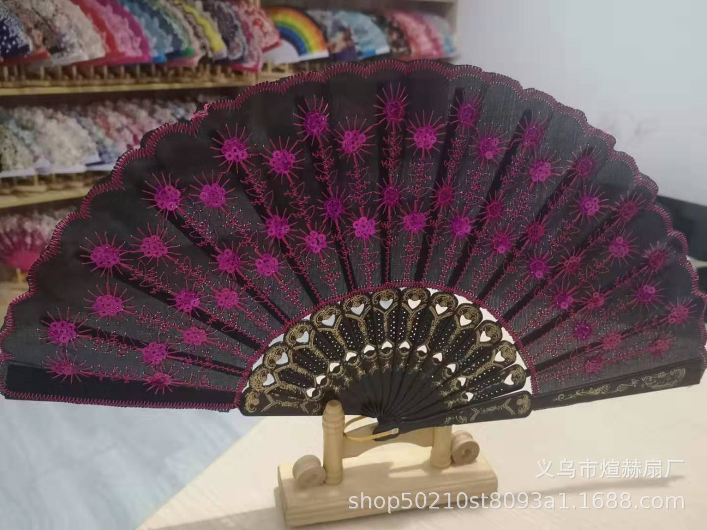 黑杆绣花亮片扇详情图8