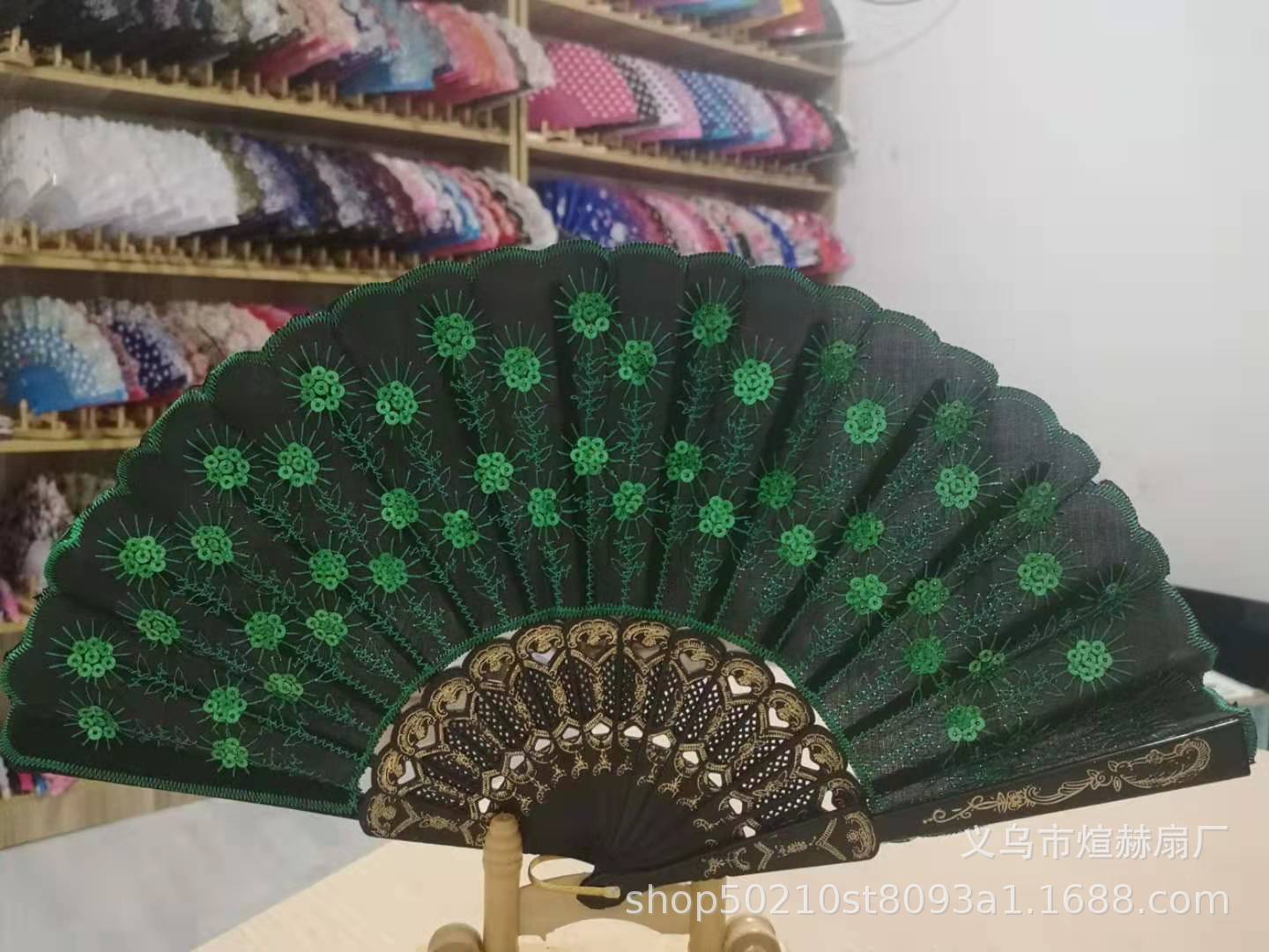 黑杆绣花亮片扇详情图7
