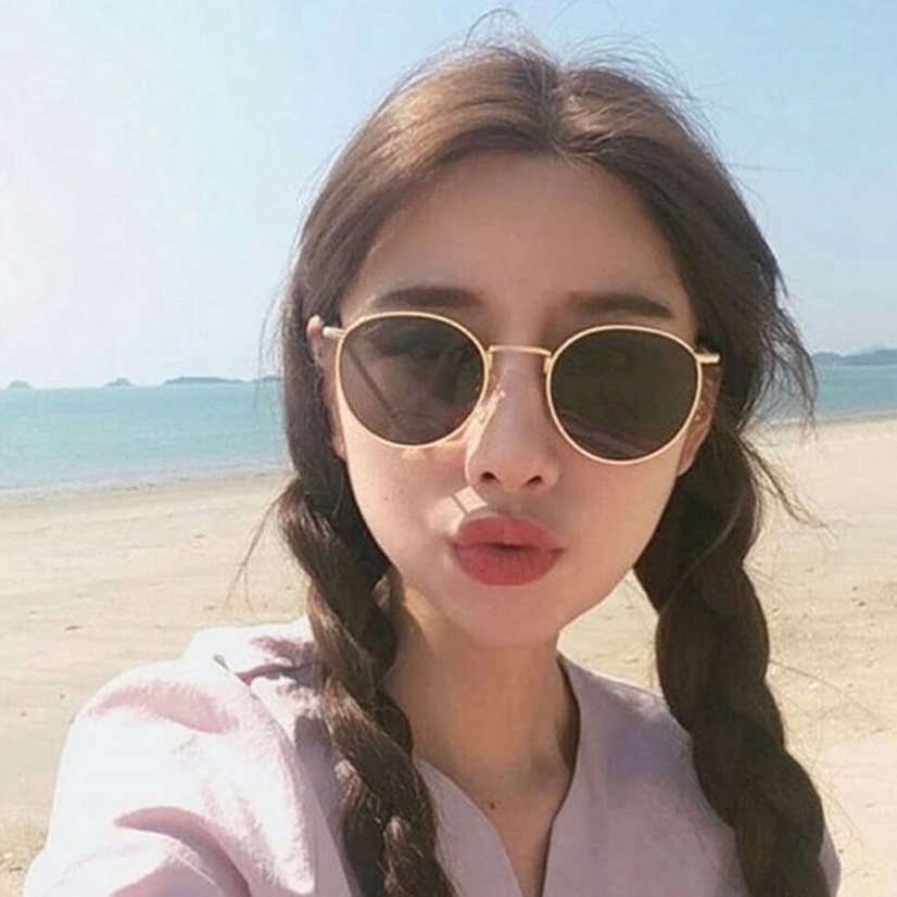 Metal-framed round sunglasses of the same style as those on Internet celebrities