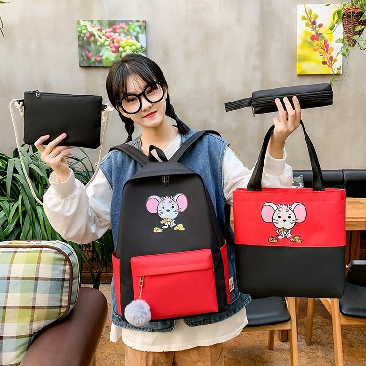 Versión coreana casual estudiante de cuatro piezas mochila con patrón de rata Application Scenario