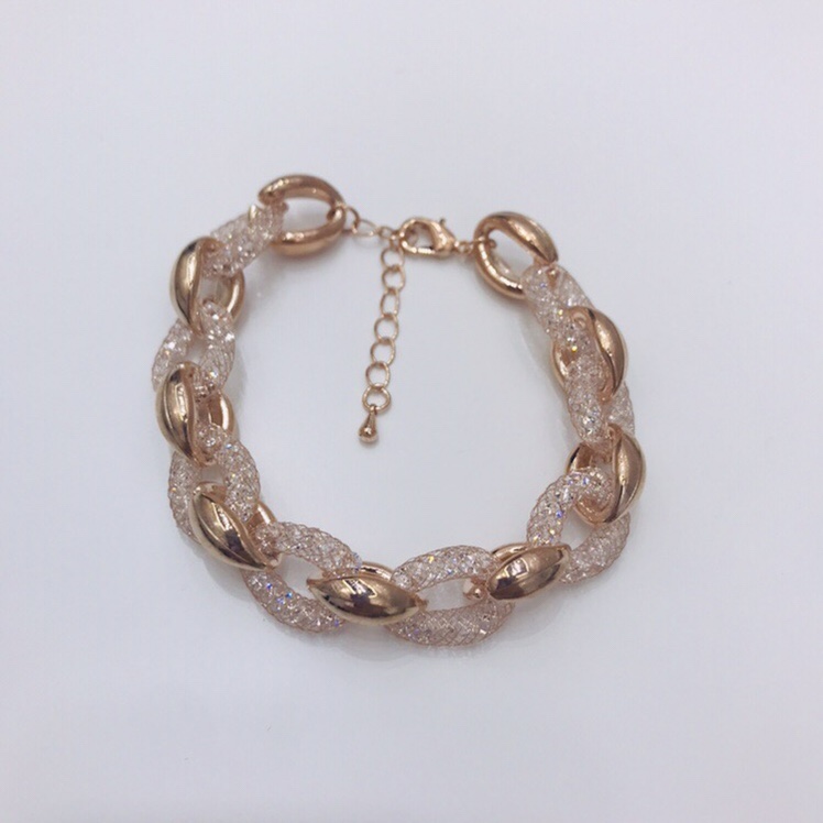The latest gold wire mesh bracelet from major European and American brands is plated with 18K real gold, real rose gold and real white gold