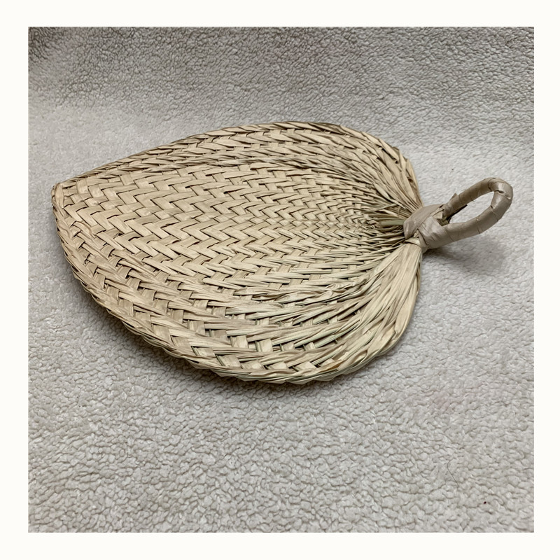 手摇扇 葵叶草扇子 手编 棕榈叶编织扇子产品图