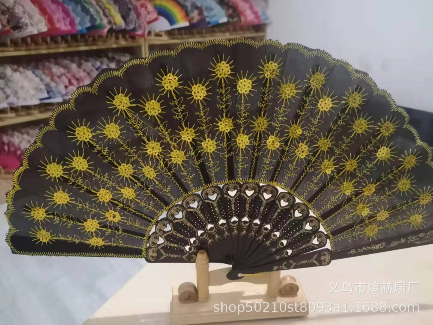 黑杆绣花亮片扇详情图10