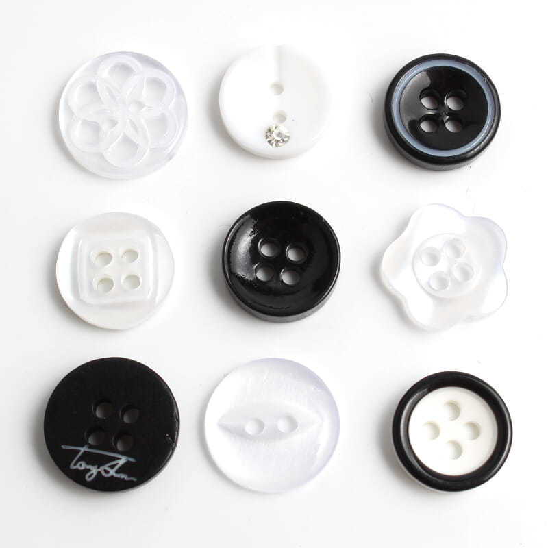 Men's and women's shirt buttons Versatile resin buttons high-grade four - eye buttons fashionable round buttons cuff buttons summer T-shirt buttons