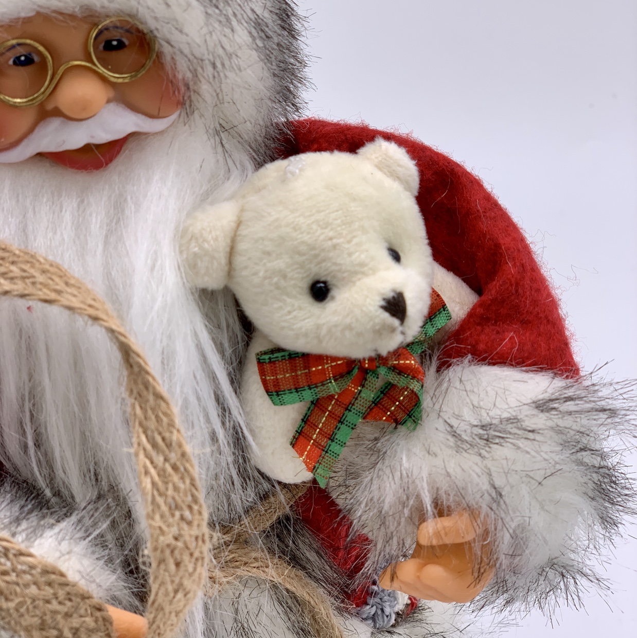 A 30-centimeter luxury beard-hugging Santa Claus undefined