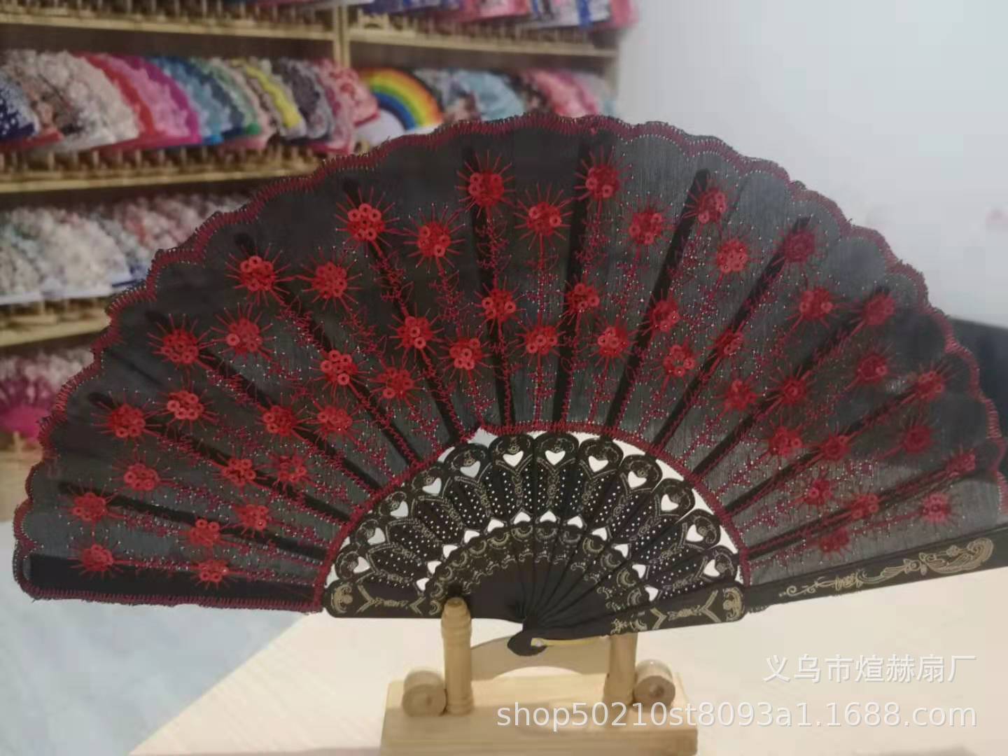 黑杆绣花亮片扇详情图9