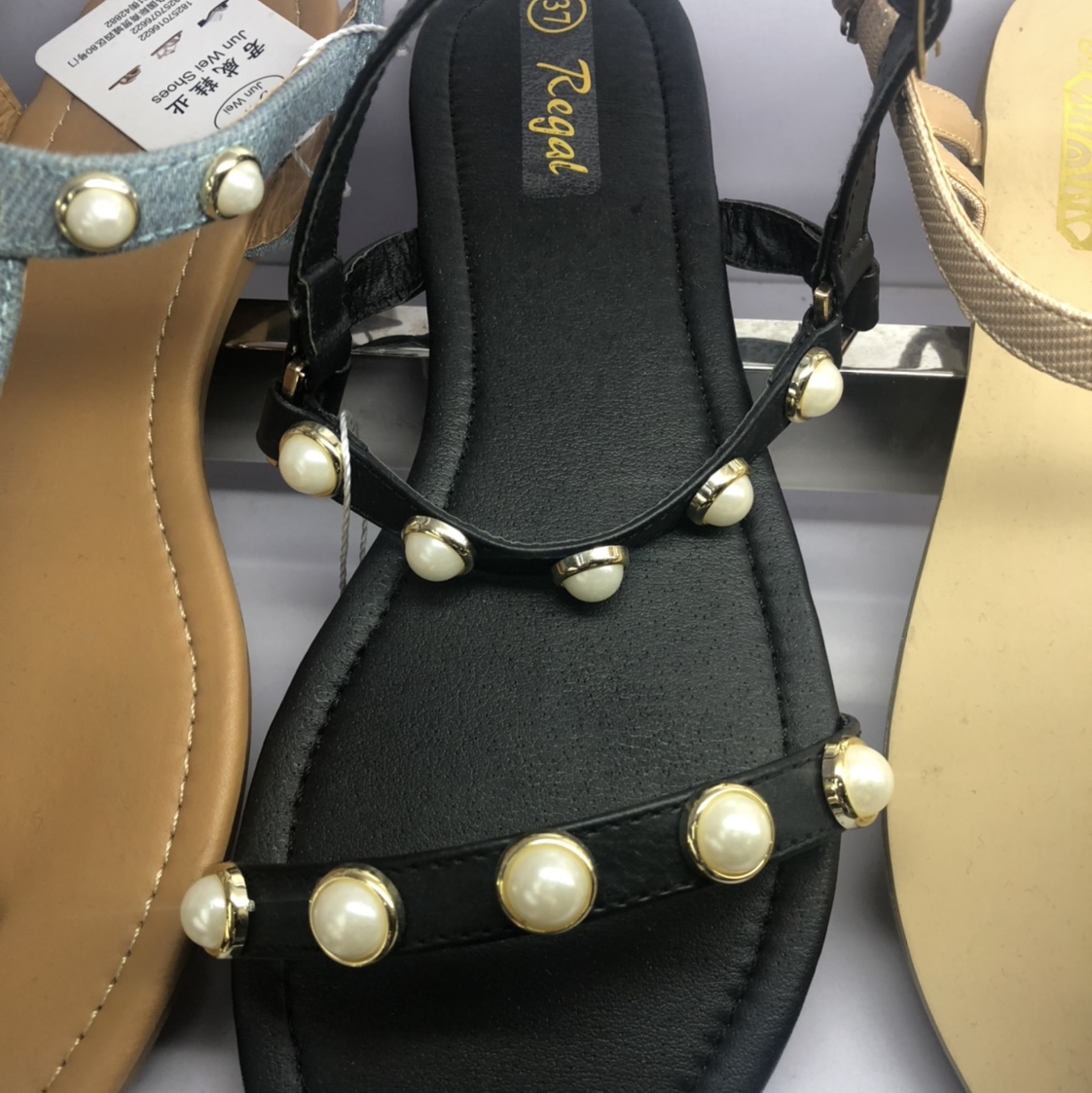 The charm of black pearl sandals