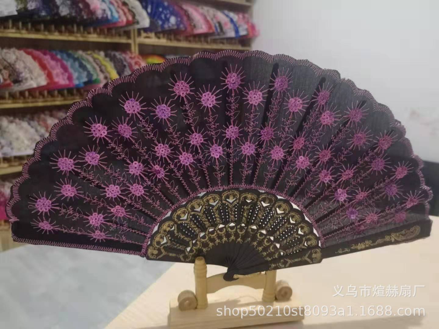 黑杆绣花亮片扇详情图6