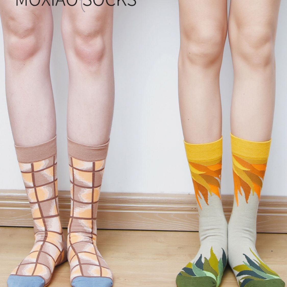 MOXIAO's new French art series checkered art women's mid-calf socks Item Picture