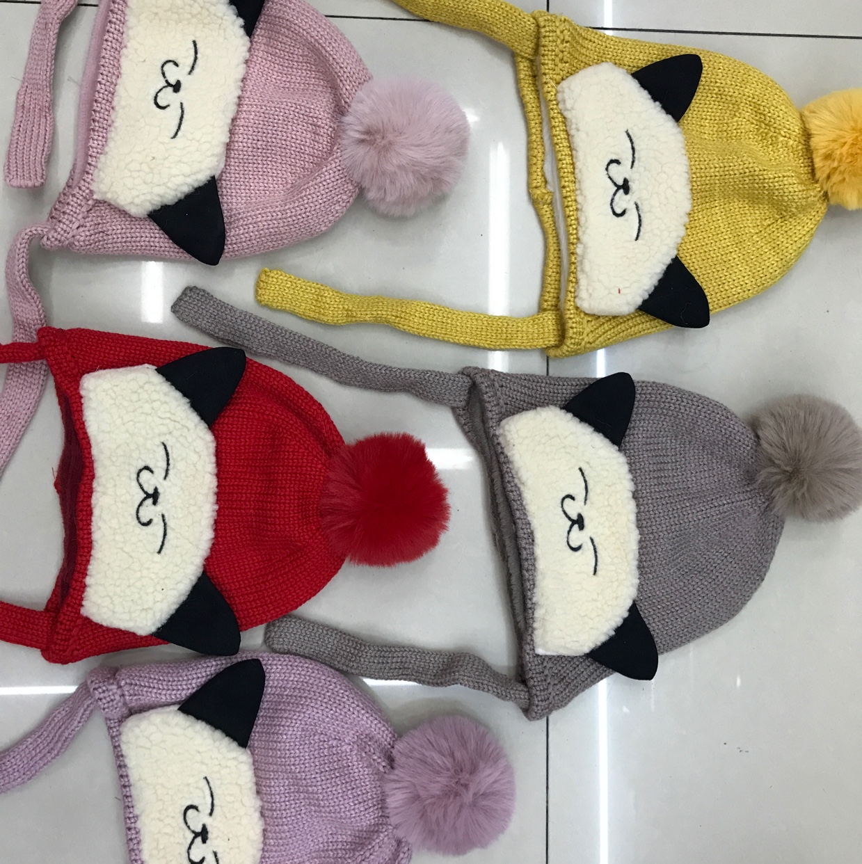 Ten caps for children's ears thumbnail