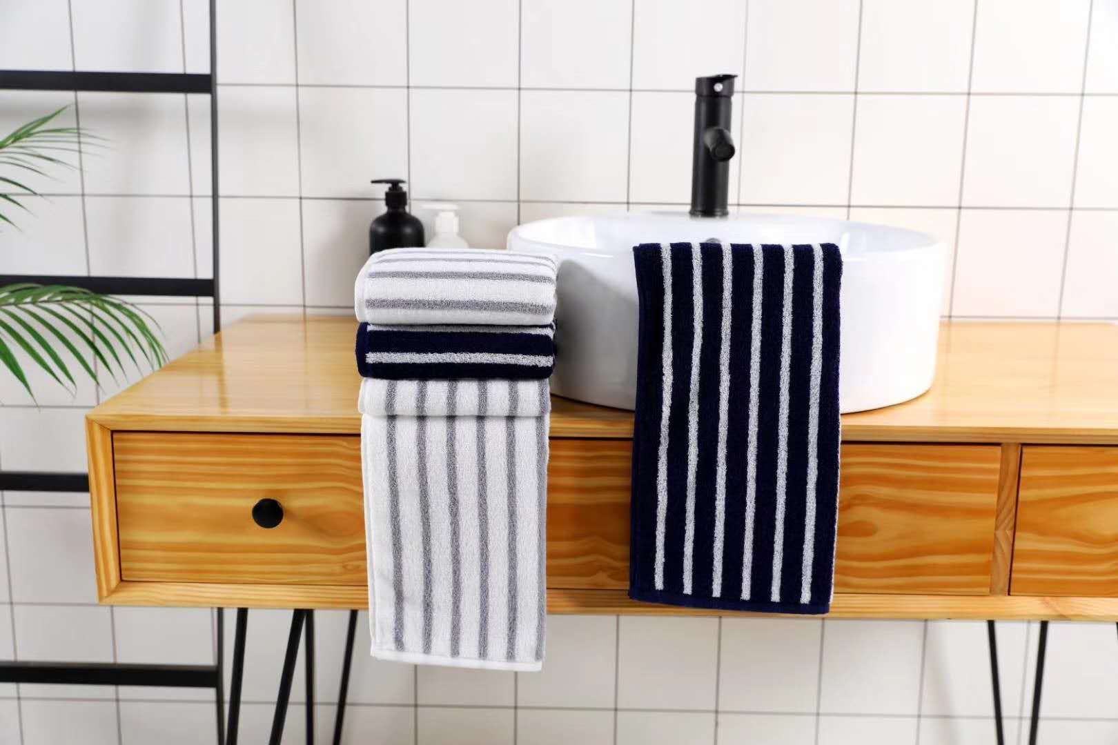 "Love Yourself, Love Your Family, Factory Direct Sale 8378 thousand degrees of pure cotton gift towels. details Picture