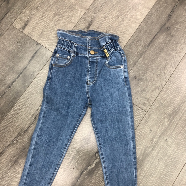 High-waisted jeans thumbnail