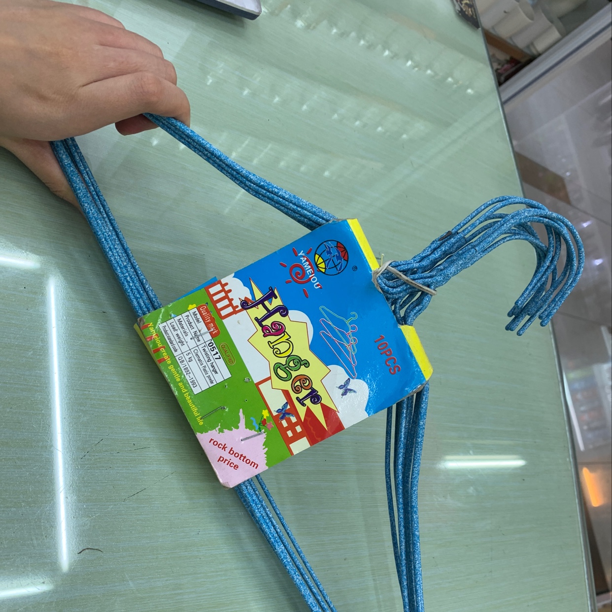 B0517侵塑衣架产品图