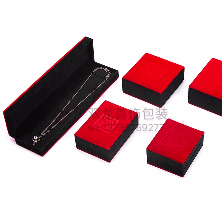 A large pendant box for good luck and happiness Application Scenario