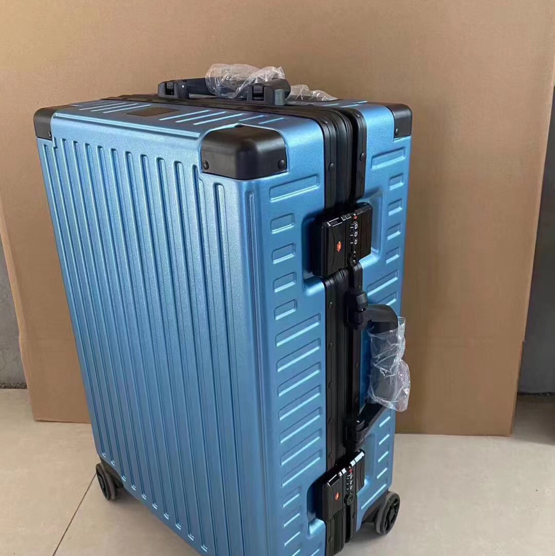 拉杆箱实物图
