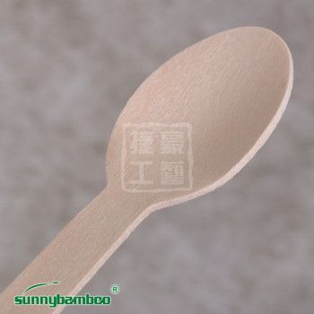 New cute printed disposable knives, forks and spoons, portable disposable tableware for travel, wholesale of wooden knives, forks and spoons for restaurants Application Scenario