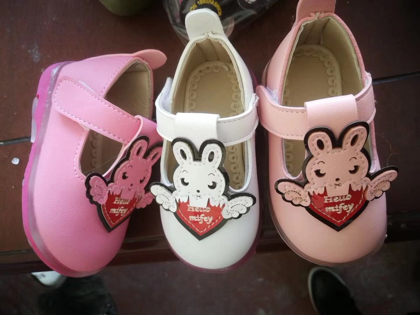 新款爆款联系改价女童凉鞋1000起订44258-522