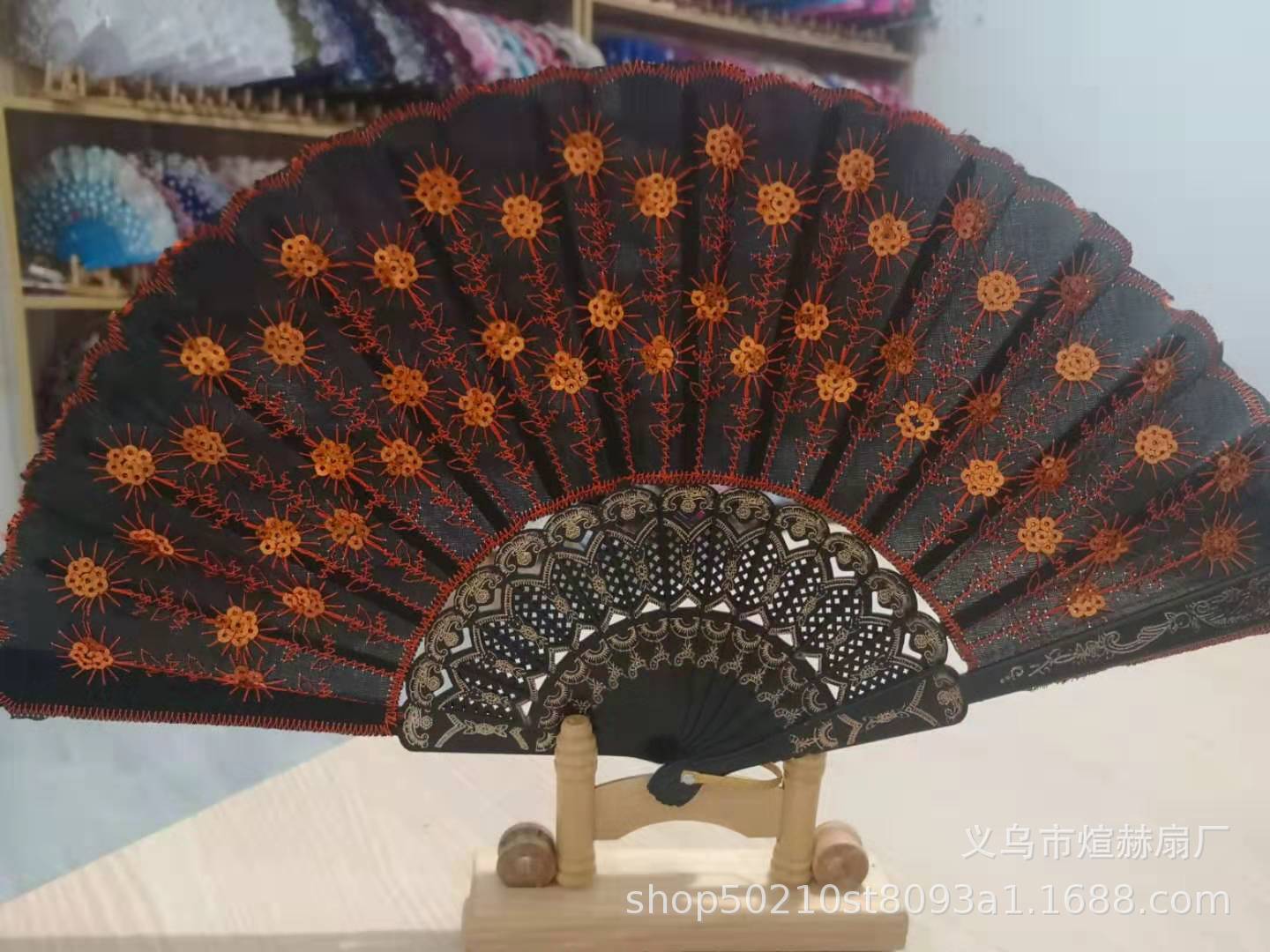 黑杆绣花亮片扇产品图