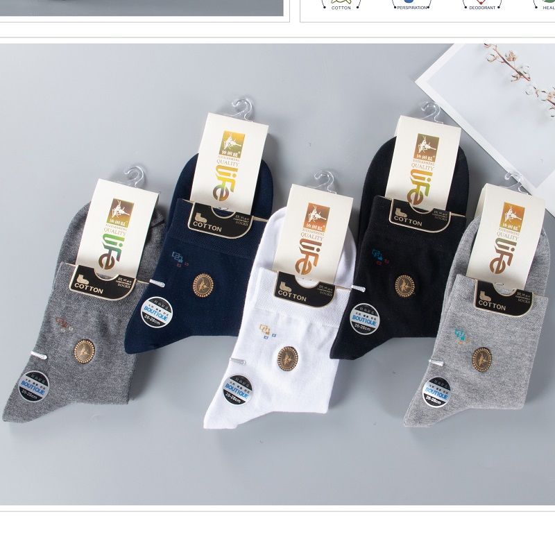 New men's socks for autumn and winter, individually packaged mid-waist sports and casual socks, embroidered leather combed cotton mid-calf socks, factory direct sales