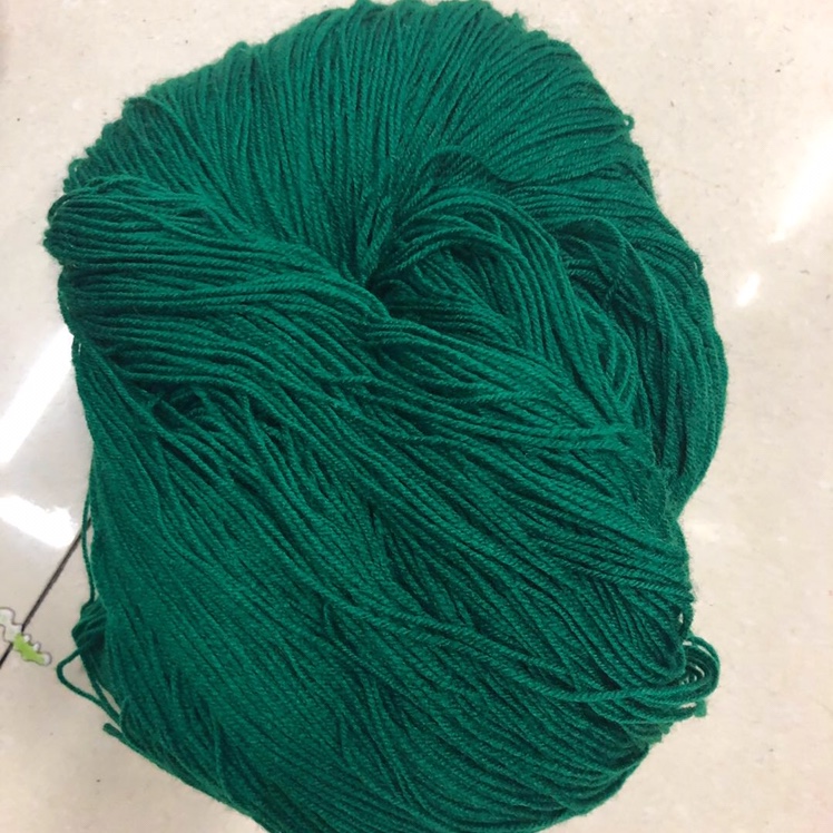 250 grams of large green polyester