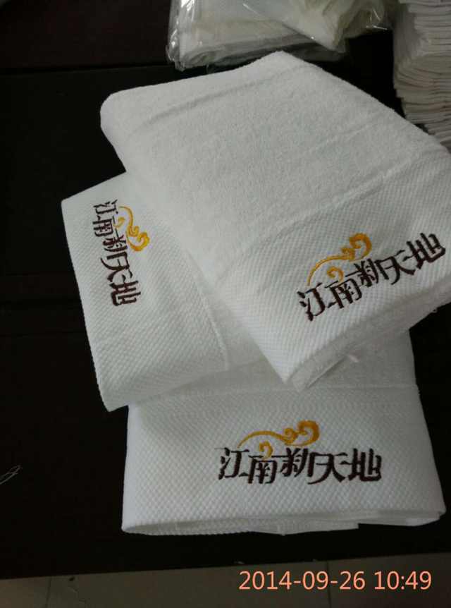 Customized white towels and bath towels for five-star hotels and guesthouses are given away for wholesale Application Scenario
