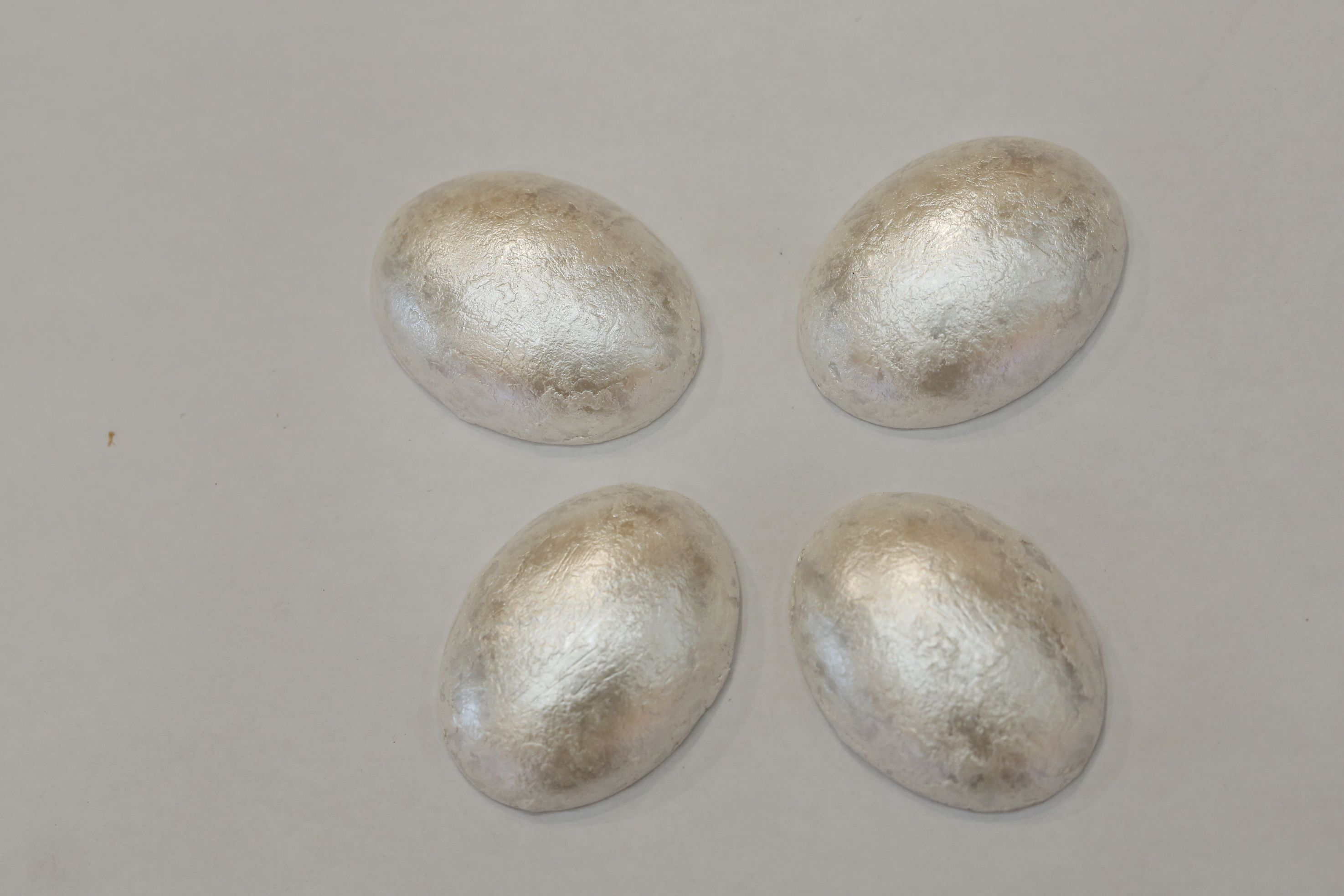 The oval shape of snowflake bead is 35MM