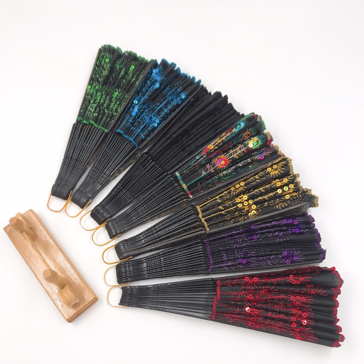 国潮黑杆亮片扇子 绣花扇子 工艺品扇 地摊经济详情图6