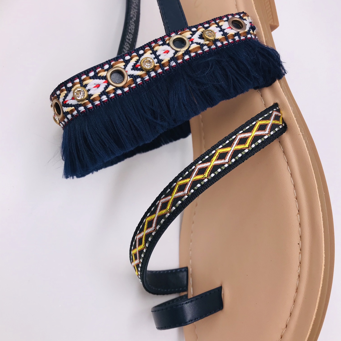 Victory Shoes' 2020 summer new women's shoes: Retro ethnic style open-toe casual flat one-button trendy fairy sandals Application Scenario
