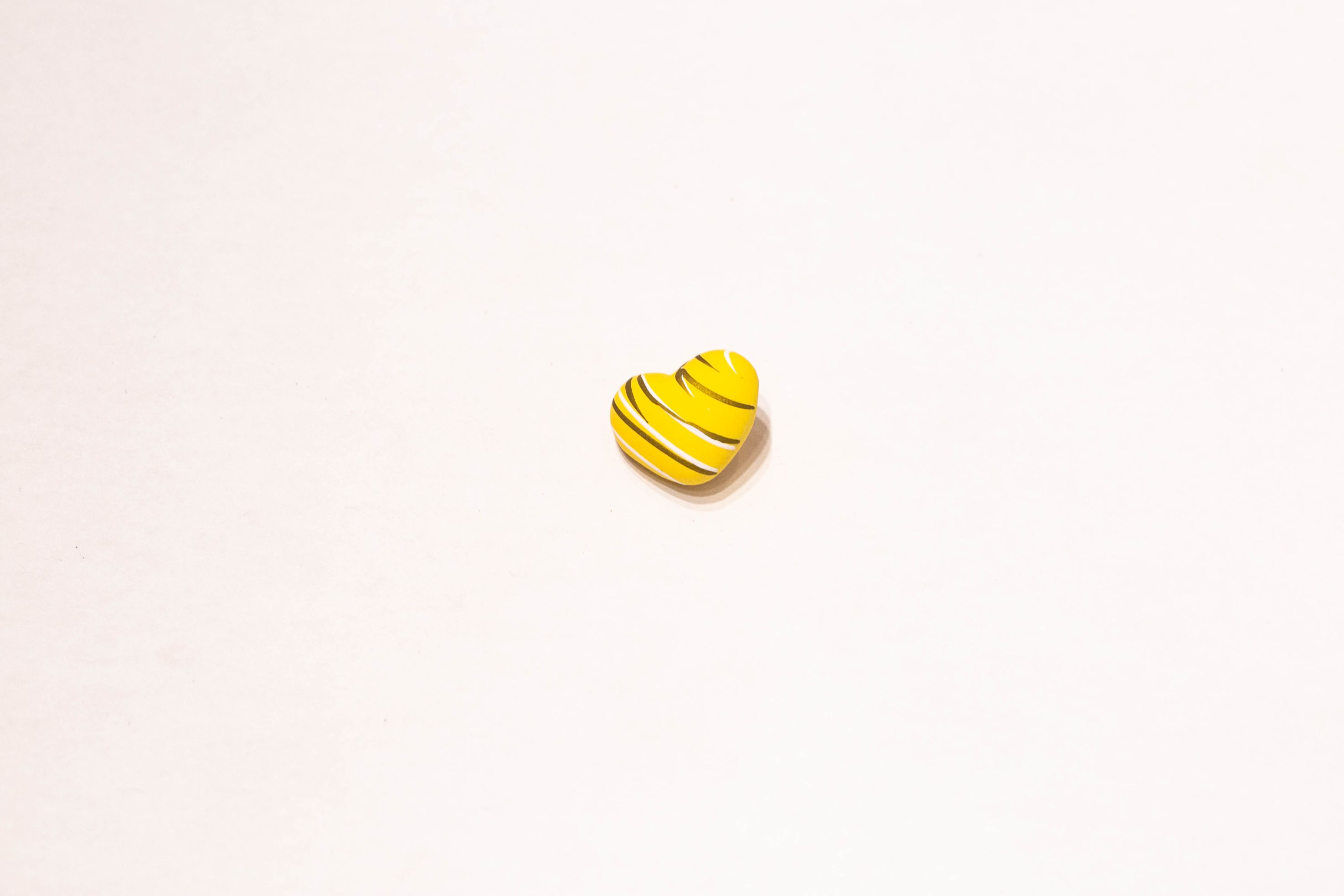 Factory direct sales of rubber painted heart-shaped striped headwear accessories, wholesale of new Korean version striped headband accessories and beads details Picture