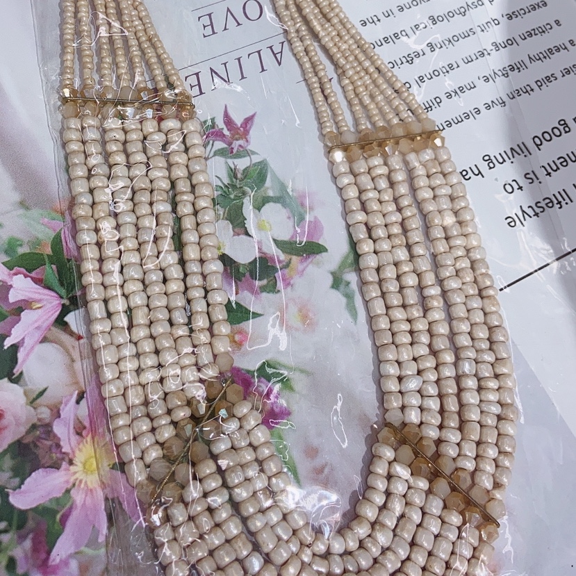 Handmade rice bead woven necklace Application Scenario