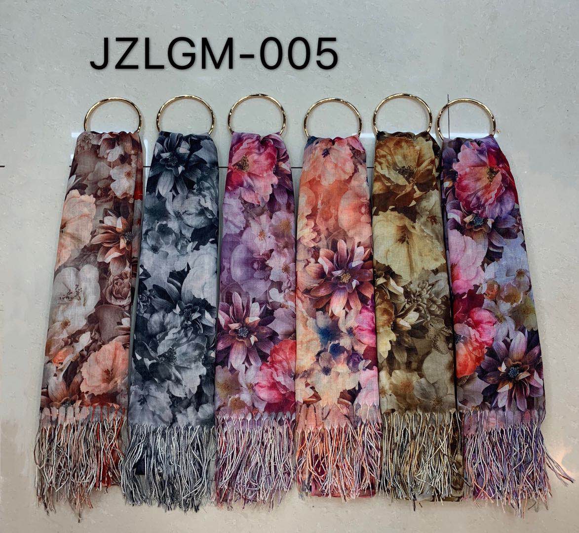 Gold scarf
100 g cashmere imitation digital printing 5