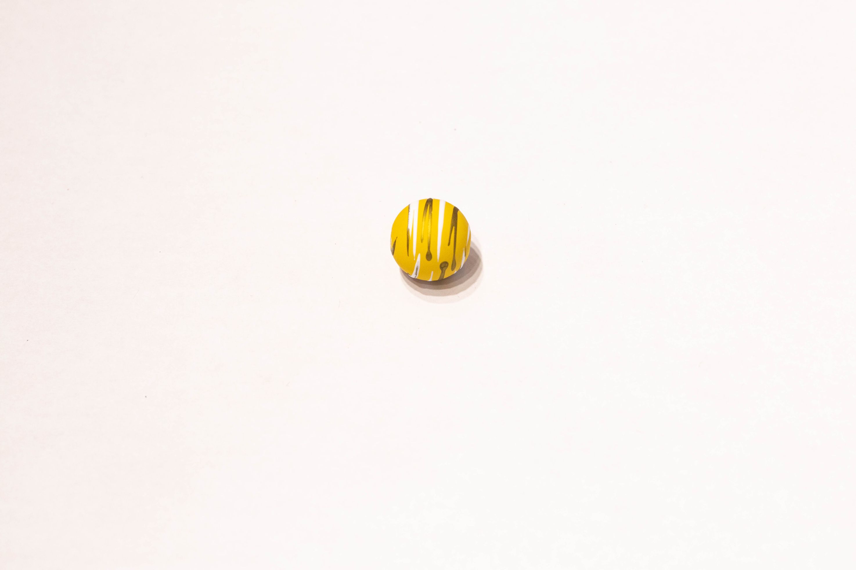 Factory direct sales of rubber painted straight hole round bead headwear accessories, new Korean version striped headband accessories and beads wholesale Application Scenario