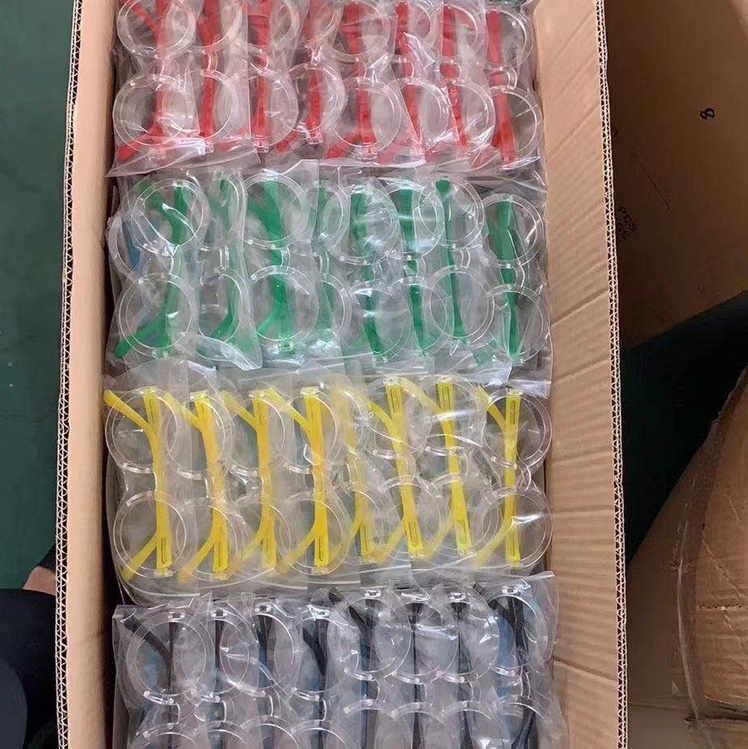 儿童透明，彩色眼镜架。图